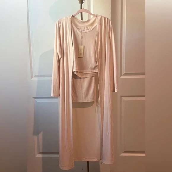 Pinky Cream Women's lounge Set - Picture 3 of 4